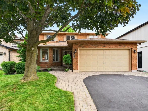 1152 Lockhart Rd, Burlington, ON L7S 1G9