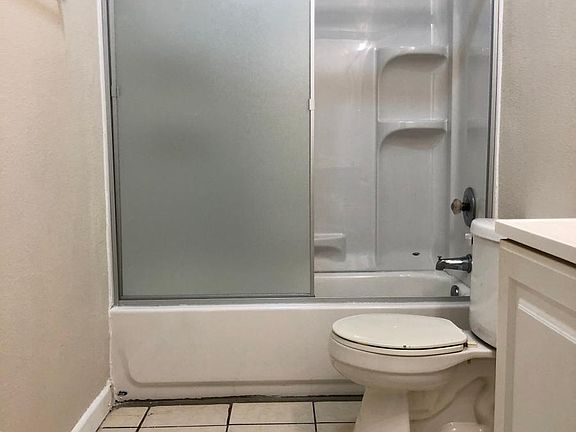 4th image of 1737 Bonnie Brae Ave APT C