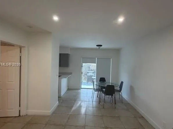 2450 Lincoln St APT 12, Hollywood, FL 33020
