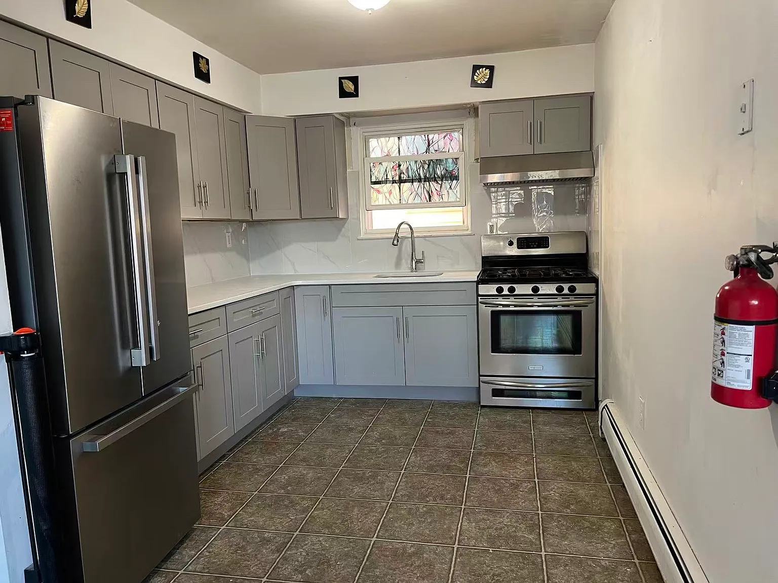 2 bed, $1,900 — Photo 2