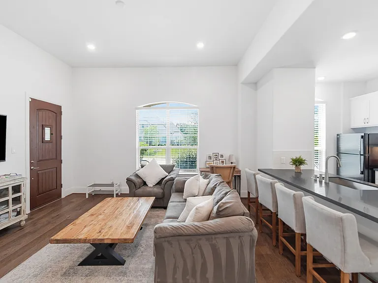 816 Omaha Trl — Photo 12
