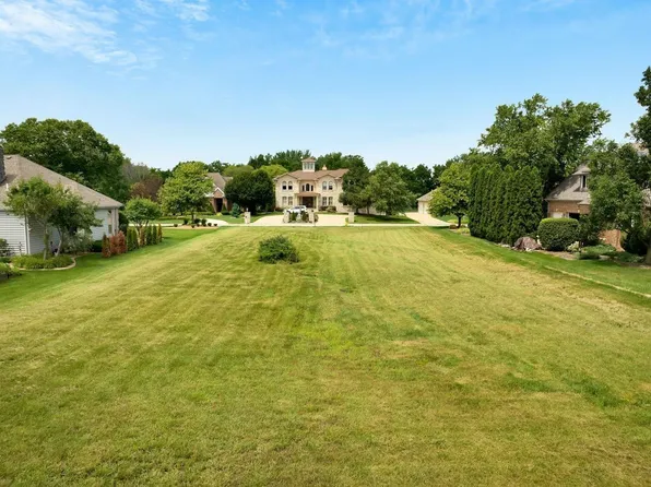 853 Royal Dublin Ln, Dyer, IN 46311