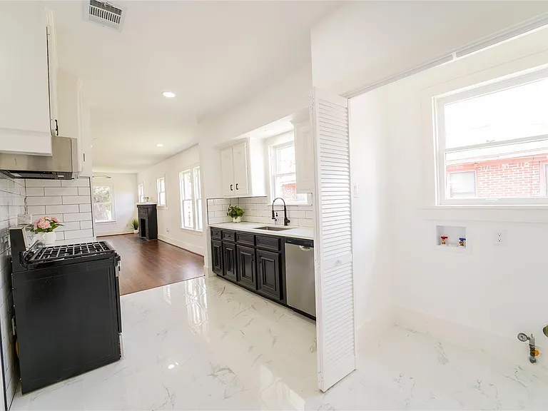 1569 Elliott St — Photo 8