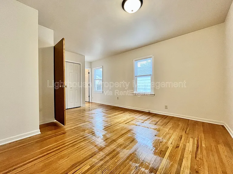 1656 Fremont Ave NW — Photo 12