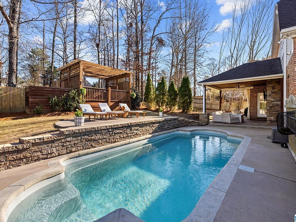 1st image of 204 Essex Dr