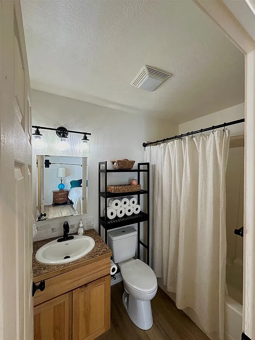 4 bed, 1816 sqft, $2,500 — Photo 4