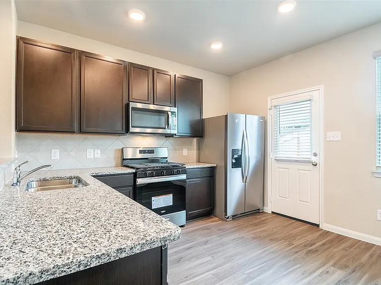 3707 Cub Dr — Photo 8