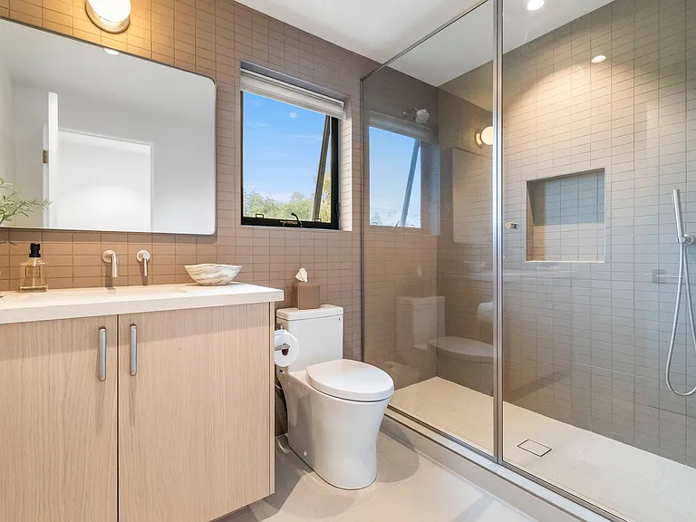 2052 Montgomery Ave — Photo 10