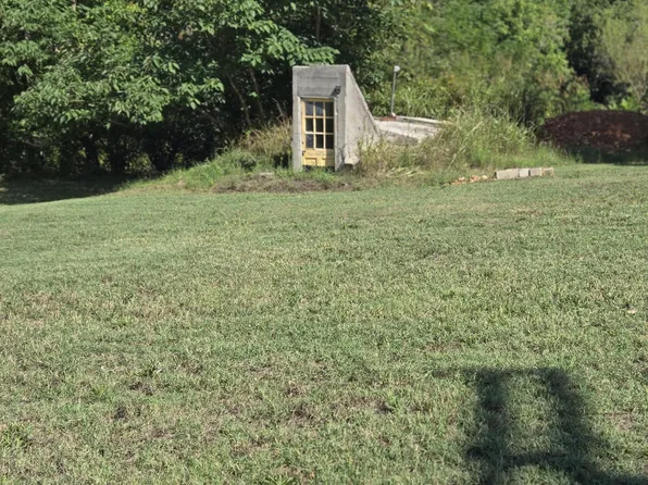 000 South Avenue, Seligman, MO 65745