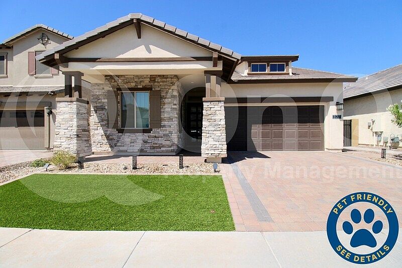 1st image of 828 E Ashurst Dr