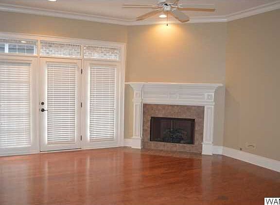 3rd image of 2520 McLean Cir