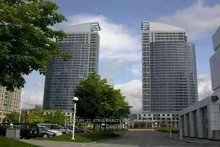 36 Lee Centre Dr #907