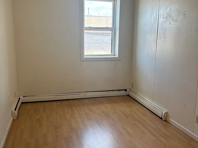 121 State St N #6 — Photo 6