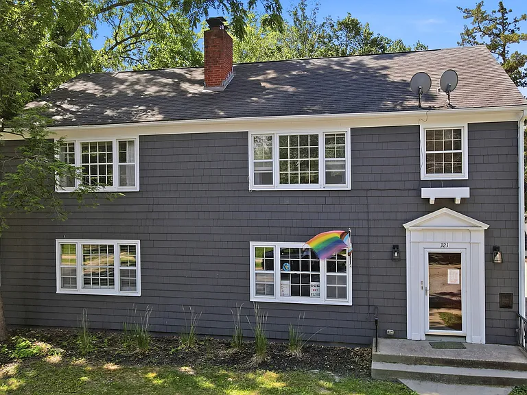 321 McLean St — Photo 43