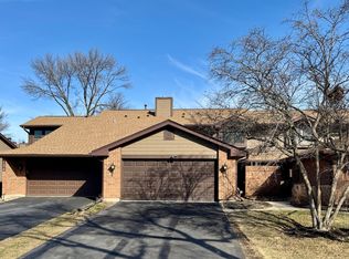 132 White Birch Ln, Westmont, IL