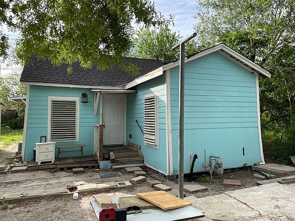 2nd image of 2306 Crews St