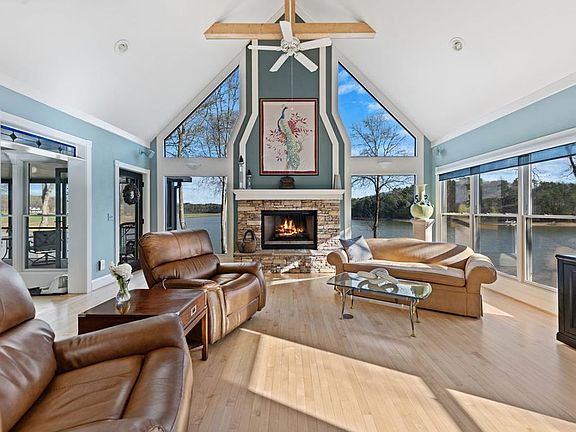 3rd image of 216 Burnell Ln