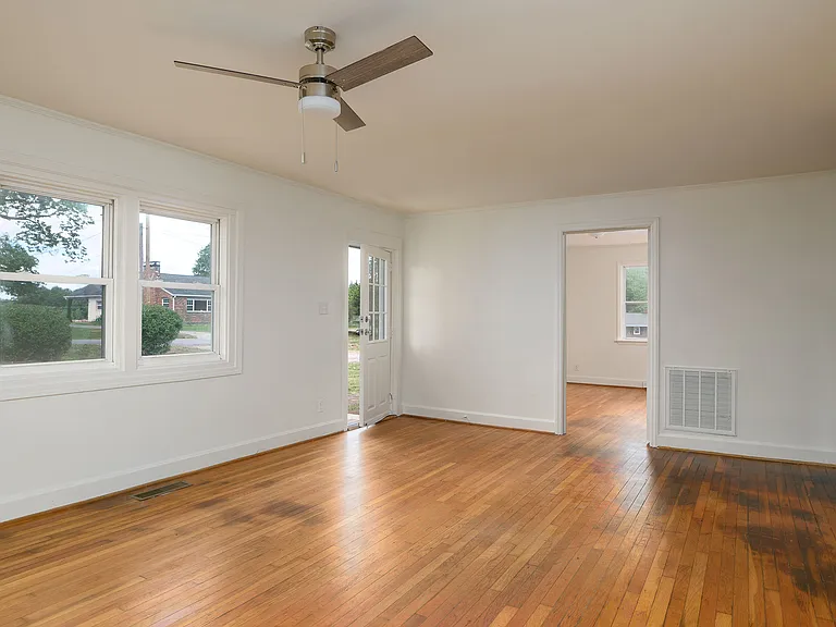 5225 Summit Dr — Photo 3