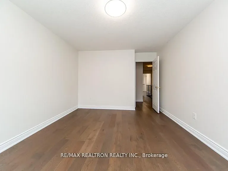 24 Skelton Cres — Photo 17