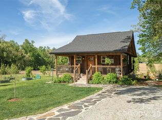 18 N Bear View Dr, Hendersonville, NC 28792