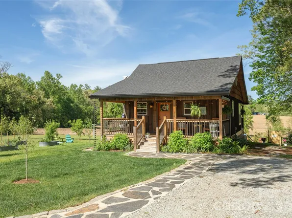 18 N Bear View Dr, Hendersonville, NC 28792