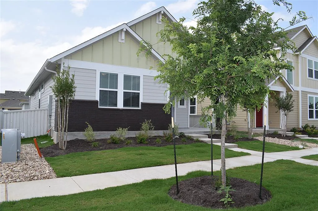 3 bed, 2.0 bath, 1437 sqft, $1,749 — Photo 2