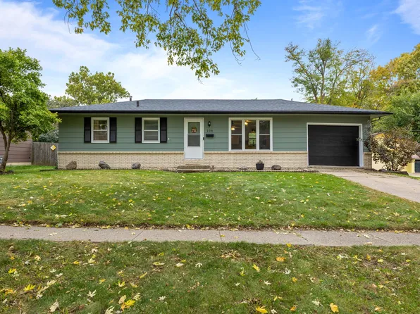 106 NE Oak Dr, Ankeny, IA 50021
