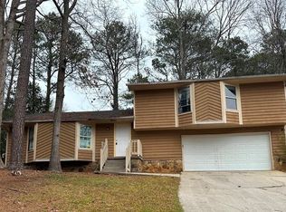 586 Stonehedge Dr, Stone Mountain, GA 30087