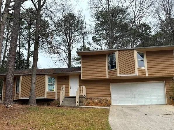 586 Stonehedge Dr, Stone Mountain, GA 30087