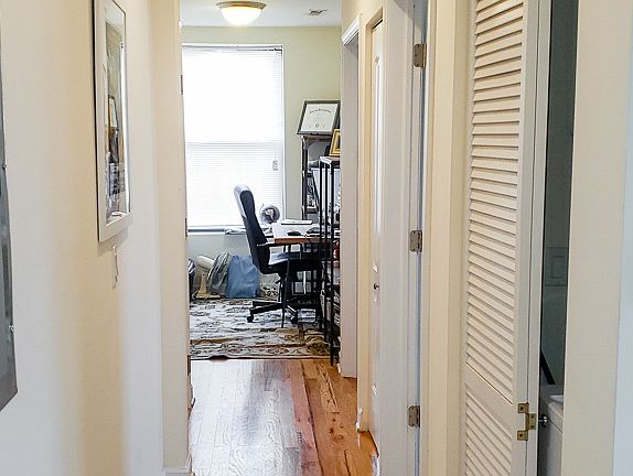 4th image of 1751 W Berteau Ave #1755-2
