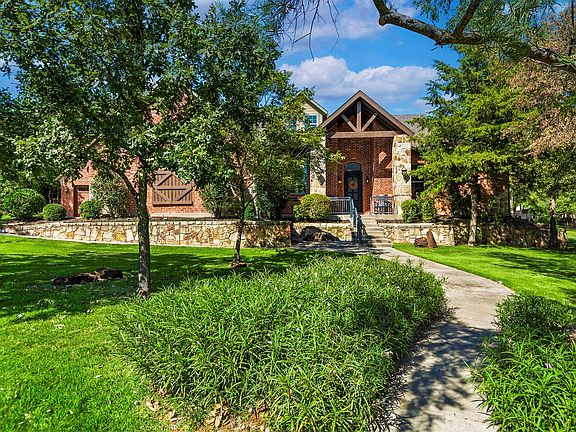 2nd image of 1900 Oak View Ct