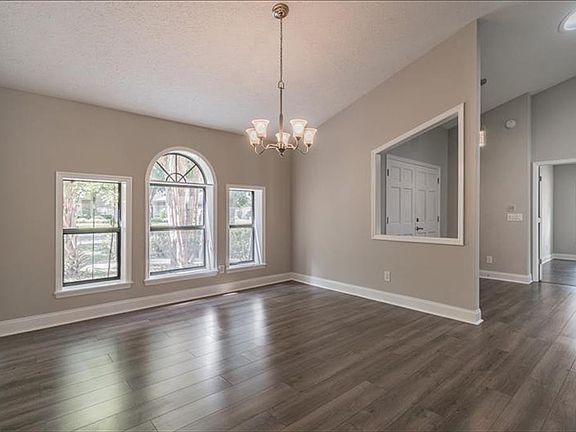 4th image of 3811 Cold Creek Dr