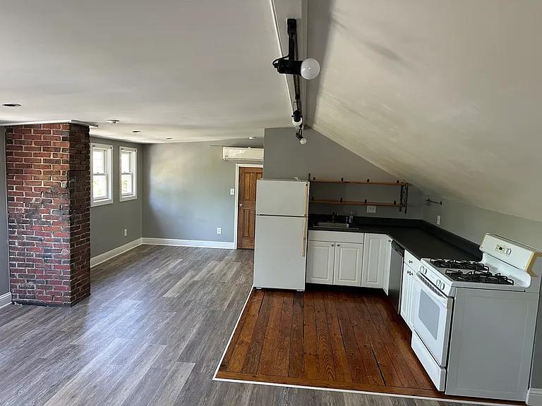 630 Memorial Dr SE — Photo 8