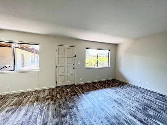 5th image of 303 Chiquita Ave #19