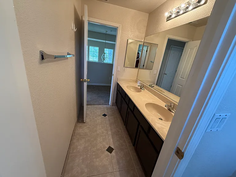 2052 Tivoli Ln — Photo 10