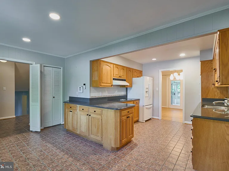 2403 Arrow Park Dr — Photo 5