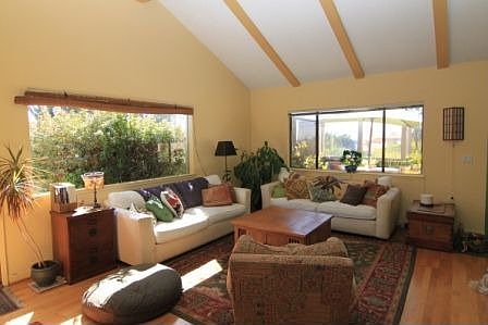 Light ans bright living room