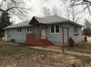 114 E Cooper St, Sterling, KS 67579