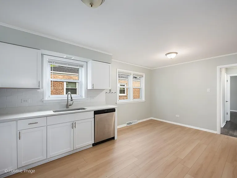 14341 Dobson Ave — Photo 4