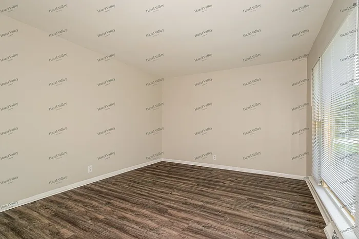 3 bed, 1.0 bath, 864 sqft, $1,250 — Photo 4