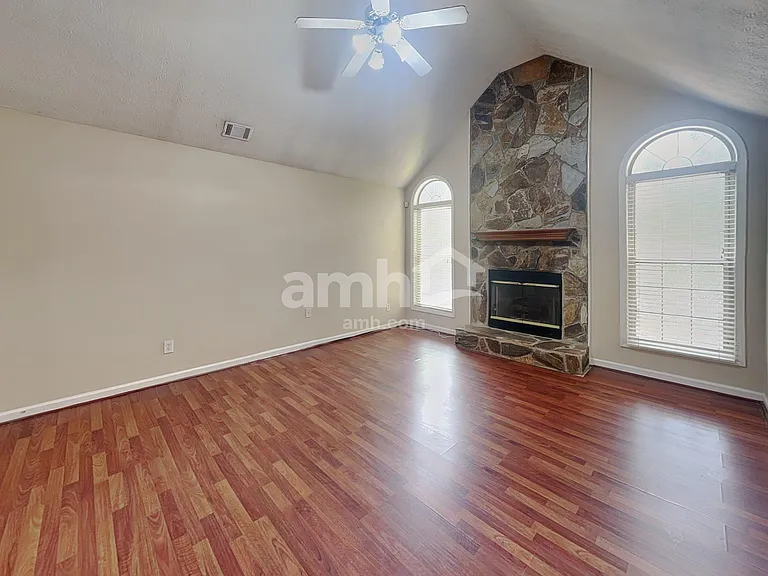 104 Ivy Springs Dr — Photo 8