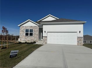 2208 Crestview Pl, Raymore, MO 64083