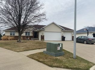 711 Winfield Cir, Sergeant Bluff, IA 51054