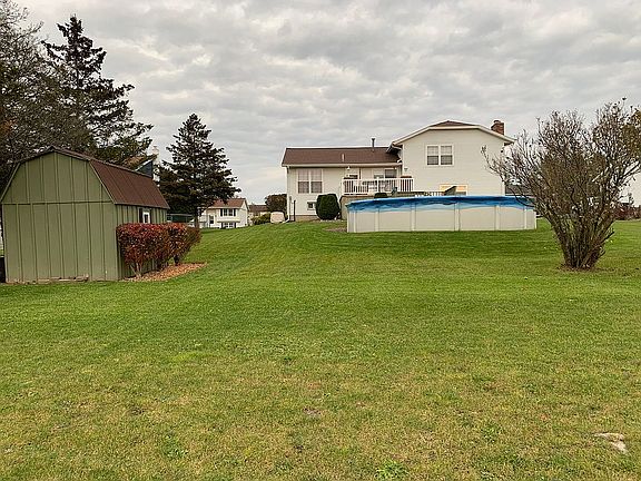 4th image of 209 Meadowbrook Pkwy E