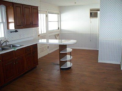 4th image of 1008 Brooks St