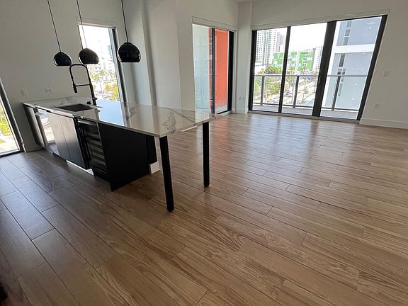 4th image of 2931 NE 2nd Ave #671