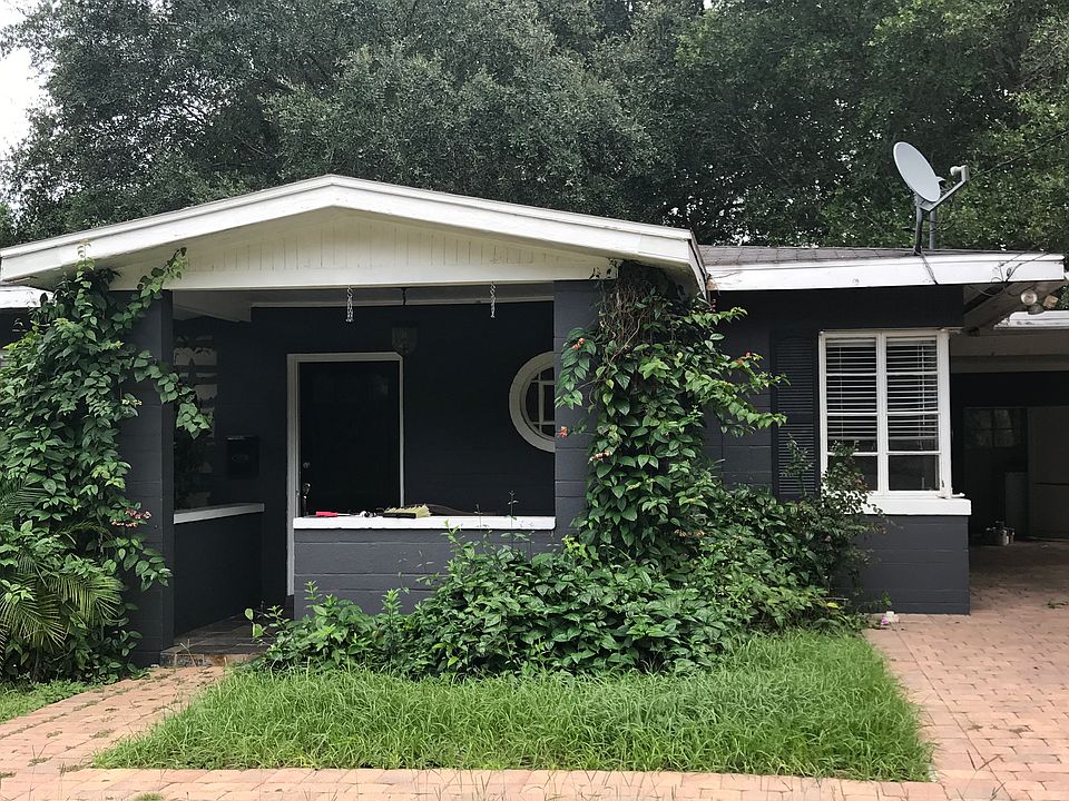 Cute entry with covered porch