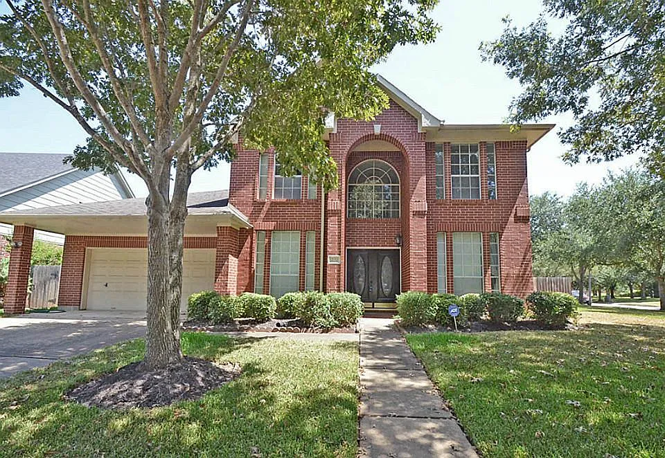 523 Crestridge Dr