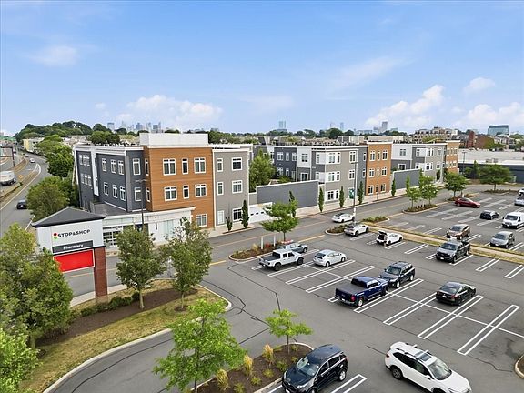 3rd image of 60 Cross St E #319