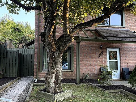 3rd image of 5753 Thunder Hill Rd